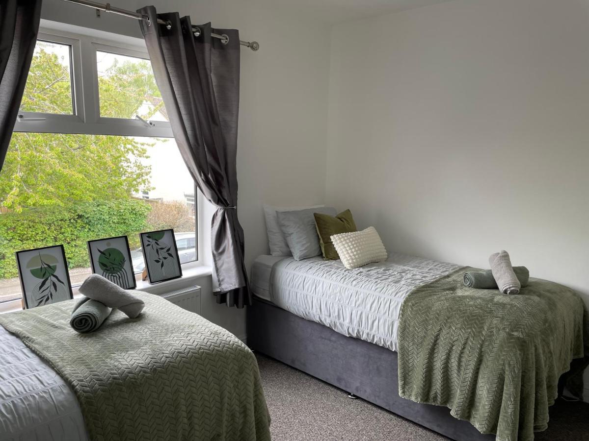 Comfy Home For Contractors And Families With Free Parking - Sage View อัลเดอร์ช็อต ภายนอก รูปภาพ
